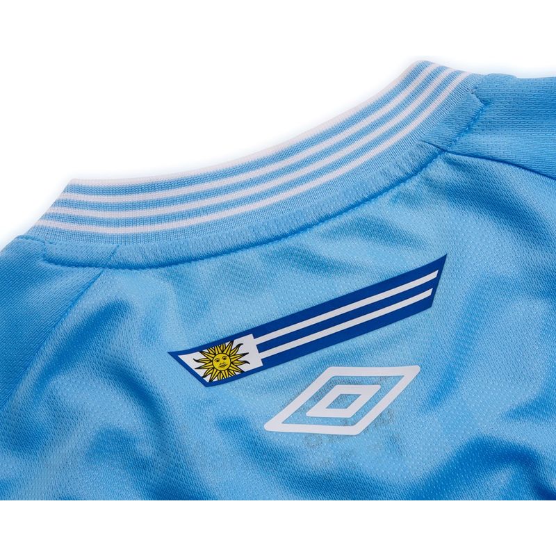 Camisa_Masc_Umbro_Of3_2022_Gola_Costas1.jpg