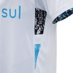 Camisa_Masc_Umbro_Of2_2024_Torcedor_Detalhe_Lateral.jpg