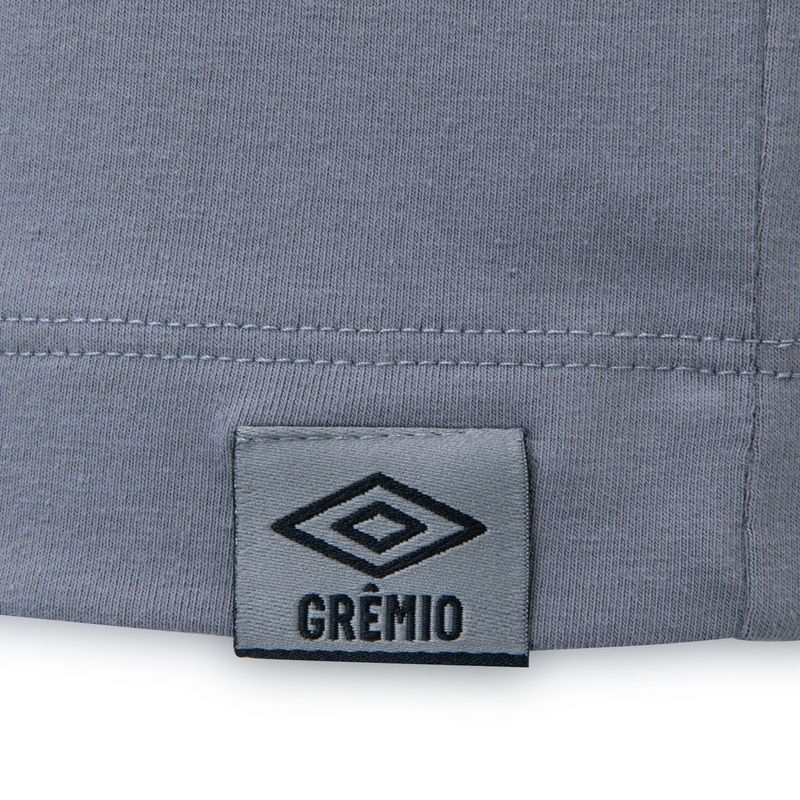 Camisa_Masc_Concentracao_2025_CnzPto_1292942_Detalhe_Etiqueta.jpg