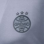 Jaqueta_Masc_Viagem_2025_Cinza_1292969_Detalhe_Simbolo.jpg